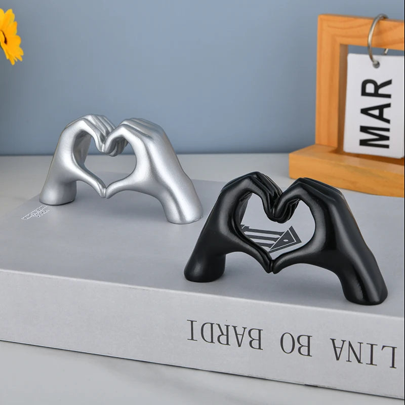 Heart Hand Statue Decoration - Nova